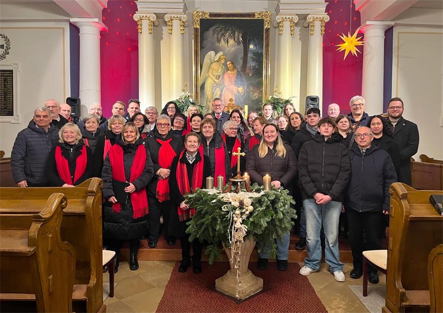 Traten beim diesjährigen Adventkonzert in Lutzmannsburg auf. Der Bründlchor Dörfl, die Graničari aus Nikitsch sowie der Lutschburger Weinklang, Hannes Ohr und Cornelia Seidl aus Lutzmannsburg.