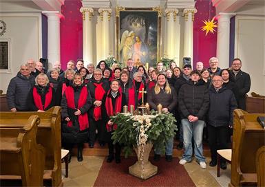 Traten beim diesjährigen Adventkonzert in Lutzmannsburg auf. Der Bründlchor Dörfl, die Graničari aus Nikitsch sowie der Lutschburger Weinklang, Hannes Ohr und Cornelia Seidl aus Lutzmannsburg.