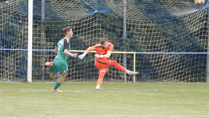 Trennung. Tormann Leon Summer musste den FC St. Andrä verlassen und dockte bei der Parndorfer 1C an.Christopher Schneeweiß