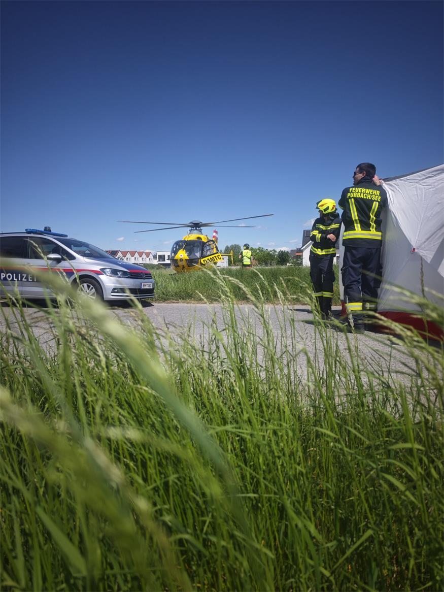 Trotz rascher Hilfe durch die Einsatzkräfte verstarb ein Radfahrer noch an der Unfallstelle. 