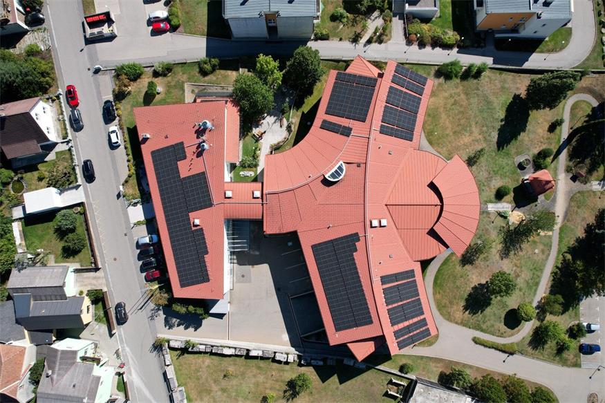 Türkis-Grün hat eine Umsatzsteuerbefreiung für Anlagen bis 35 kWp für die Jahre 2024 und 2025 beschlossen. Jetzt soll dieser Nullsteuersatz vorzeitig fallen.