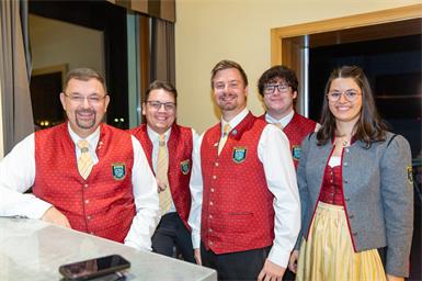 Udo Boandl, Pascal Zach, Florian Rodler, Stefan Gaal und Julia Boandl von der Marktmusik Rudersdorf sorgten für gute Stimmung. 