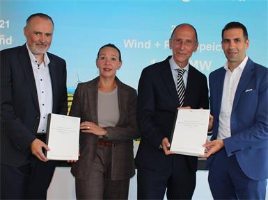 Umfrage-Präsentation (v.l.): Landeshauptmann Hans Peter Doskozil, Markt- und Meinungsforscherin Christina Matzka, Studienleiter Peter Filzmaier, Burgenland-Energie-CEO Stephan Sharma.