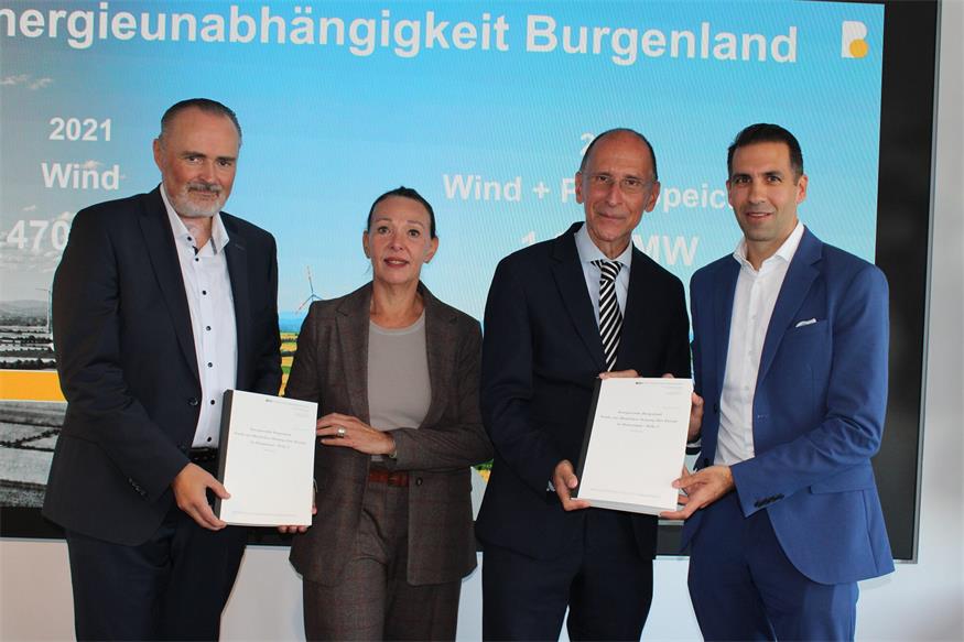 Umfrage-Präsentation (v.l.): Landeshauptmann Hans Peter Doskozil, Markt- und Meinungsforscherin Christina Matzka, Studienleiter Peter Filzmaier, Burgenland-Energie-CEO Stephan Sharma.