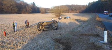 Unfall. Die beiden Fahrzeuge kamen unabhängig voneinander von der Straße ab.