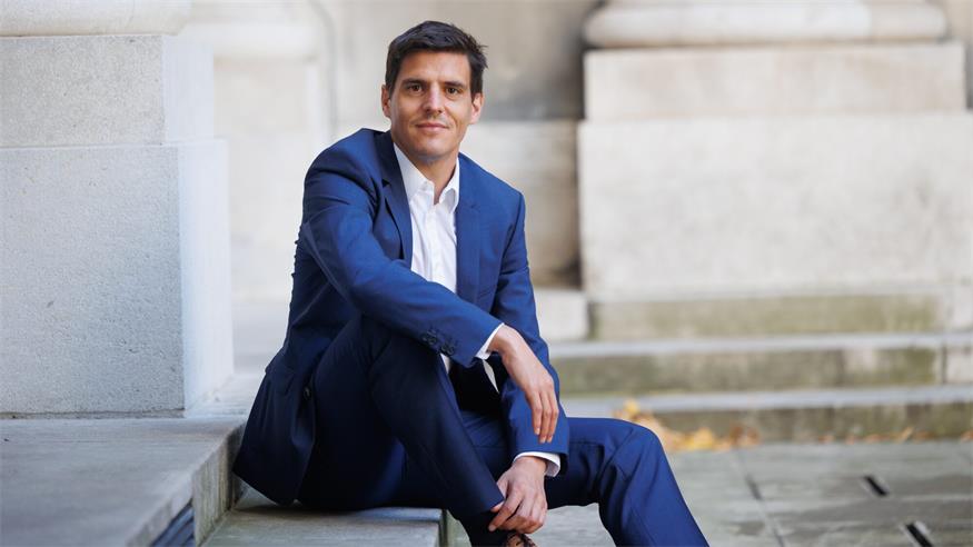 Univ.-Prof. Dr. Lukas Pallitsch: Sein Herz schlägt für Literatur und Religion. Um diese Themen einem breiten Publikum zugänglich zu machen, hat er Formate wie die „Literarischen Zukunftsgespräche“ und Bibelwanderungen ins Leben gerufen.