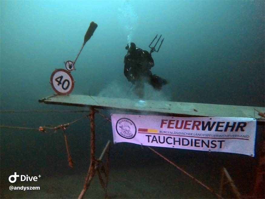 Unter Wasser im Einsatz: Die Taucher mussten schwierige Aufgaben meistern.