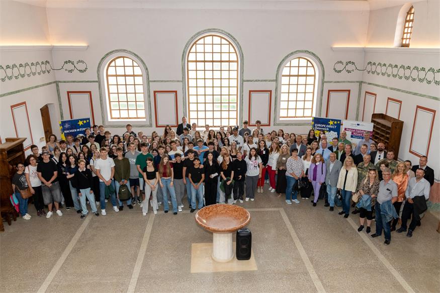 Unter dem Motto „Gemeinsame Vergangenheit – gemeinsame Zukunft“ trafen sich 120 Schülerinnen und Schüler in Carnuntum. 