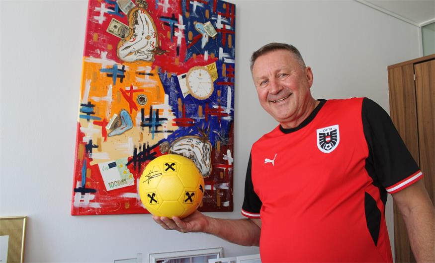 „Unter der Woche musst du trainieren, damit du am Wochenende Erfolge einfahren kannst.“ Der Fußball ist für Ernst Bucsich eine Lebensliebe, die Bank ebenso, Familie und Freunde sowieso! 
