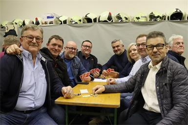 Unterrabnitz' Bürgermeister Franz Schiefer, Weingrabens Bürgermeister Thomas Stoiber, Deutschkreutz-Vizebürgermeister Jürgen Hofer, Landtagsabgeordneter Roman Kainrath, Landesrat Heinrich Dorner, Ramona Zink, Harald Pfneisl sowie SPÖ-Ortsvorsitzender Anton Beisteiner waren beim Schnapsen der SPÖ mit dabei. 