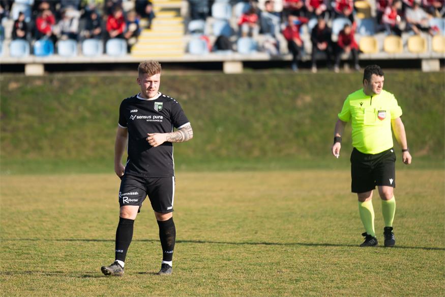Unterschrieben! Jan Willgruber spielt 2025/26 wieder für den HSV.