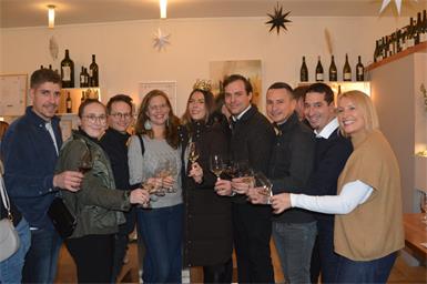 Unterstützung. Michael Bayer, Weinprinzessin Lena, Leo Sommer, Landeshauptmannstellvertreterin Anja Haider-Wallner, Weinkönigin Maria, Michael Liegenfeld, SPÖ-Clubvorsitzender Robert Hergovich sowie Wein Burgenland-Geschäftsführer Christian Zechmeister und LID-Burgenland-Koodrinatorin Elisabeth Pauer-Gerbavsits (v.l.).