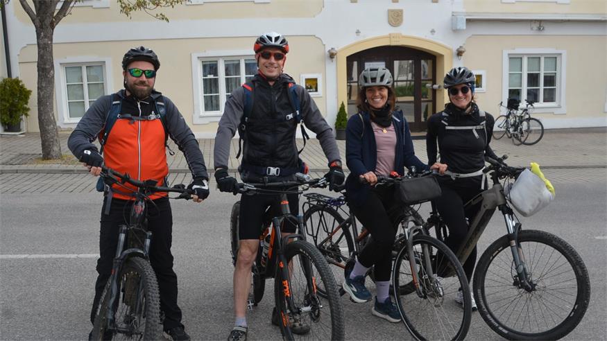 Unterwegs. Auch Marco und Anika Kager radelten mit Lisa und Dominik Binder durch den Bezirk.