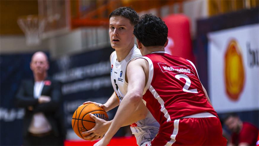 Valentin Pasterk zeigte mit 14 Punkten eine starke Leistung, den Dreier zur Overtime verwarf er von zwei Wienern bedrängt.