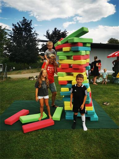 Valentin, Petra, Anna und Vincent schafften den höchsten Turm.