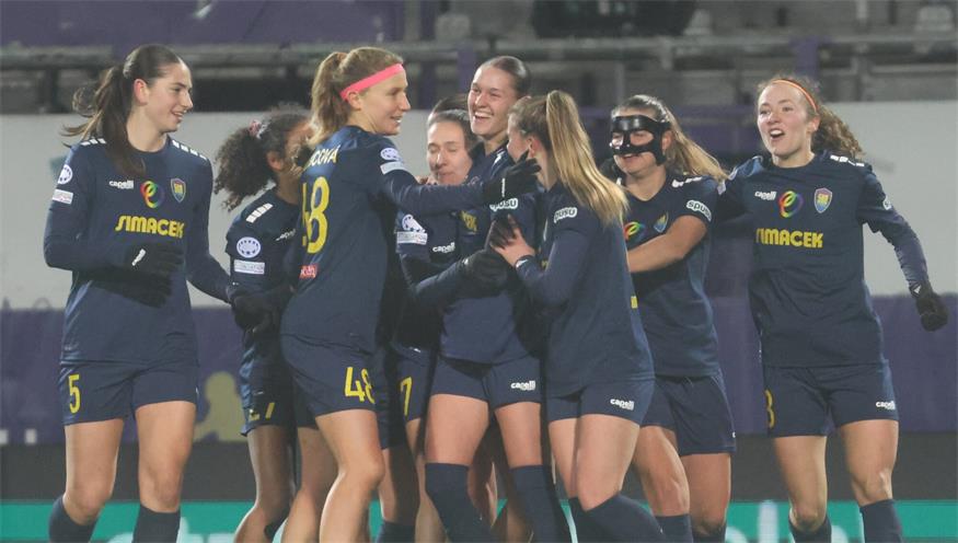 Valentina Mädl hat Erfahrung auf der großen Fußballbühne, wurde in St. Pölten gefeiert für ihr Tor in der Champions League gegen Barcelona.