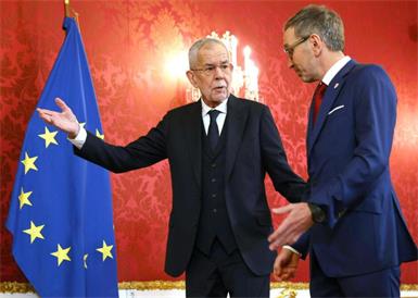 Van der Bellen begrüßte Kickl in der Präsidentschaftskanzlei