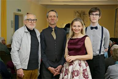 Veranstalter Klaus Huber, Pianist Christian Richter, Sopanistin Elisabeth Pratscher und Schüler von Elisabeth Pratscher Bassbariton Tristan Csaszar. 