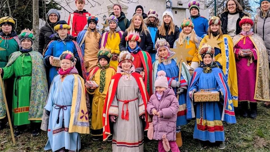 Verkleidet als die Heiligen drei Könige zogen die Siegendorf Kinder durch das Dorf.