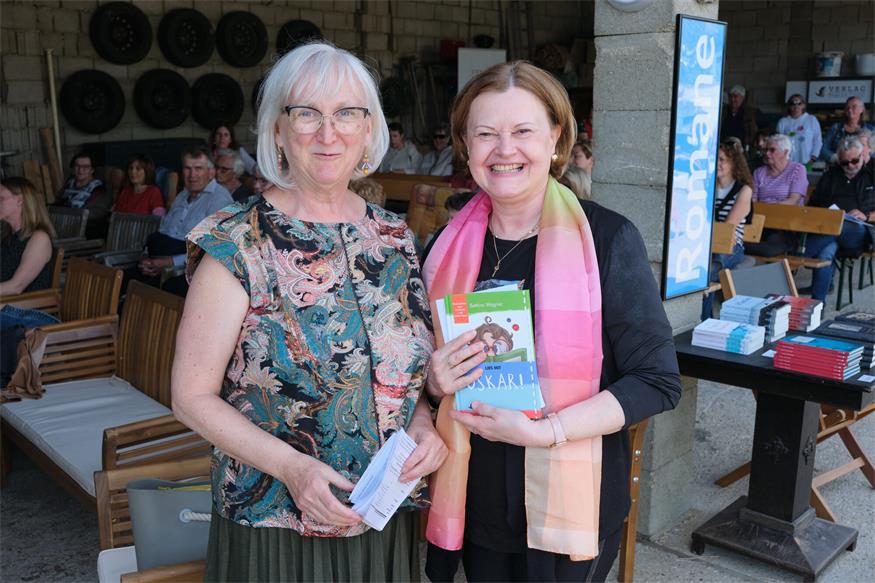 Verlagschefin Margarete Tischler und Kinderbuchautorin Bettina Wagner