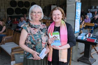 Verlagschefin Margarete Tischler und Kinderbuchautorin Bettina Wagner