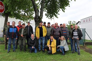 Vertreter der Gemeinde, der Urbarialgemeinde, die Jägerschaft und andere Vereinsvorsitzende am Tag der Hotterbegehung.