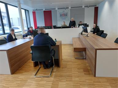 Videos bewiesen: Der 21-Jährige ist nicht schuld an den Rippenbrüchen des Kirtagsgastes.