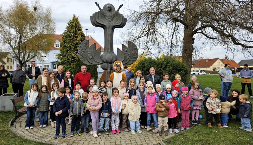 Viele Kinder hatten in Stinatz Spaß bei der Suche nach bunten Ostereiern.