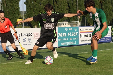 Viktor Vlcak (li.) wird künftig das Trikot des USC Wallern überziehen.