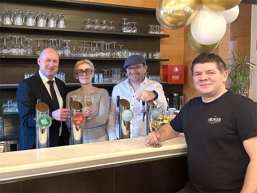 Vize Hansjörg Schrammel, GR Adella Glocknitzer, Károly „Karl“ Jósvai und Bürgermeister Emmerich Zax jun. (v.l.)