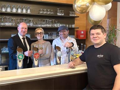 Vize Hansjörg Schrammel, GR Adella Glocknitzer, Károly „Karl“ Jósvai und Bürgermeister Emmerich Zax jun. (v.l.)