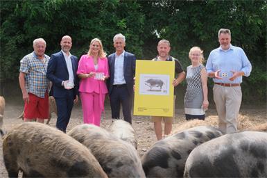 Vizebürgermeister Matthias Doser, Bürgermeister Hannes Schmid, Landesrätin Daniela Winkler, Alois Mondschein, Joe Göltl, Kirsten Lubach und Nationalparkdirektor Johannes Ehrenfeldner