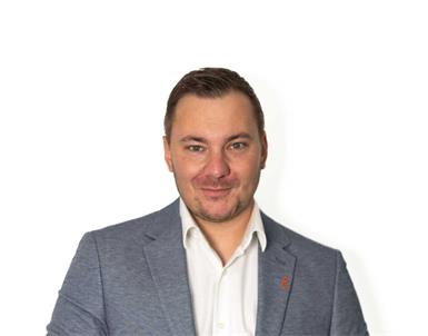 Vizebürgermeister Michael Strass feierte in Antau mit seinen Genossen und Genossinnen einen historischen Erfolg. Foto: zVg