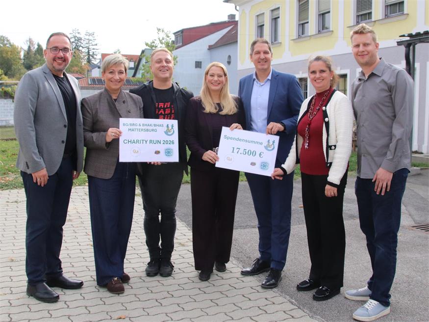 Vizebürgermeister Thomas Nikles, Bürgermeisterin Claudia Schlager, Stefan Trenker (Obmann des Vereins „You Do“, der das Jugendzentrum betreibt), Landesrätin Daniela Winkler, Gymnasium-Direktor Christian Schreiner, HAK-Direktorin Magda Rigler-Sauerzapf und Georg Grüner (Administration des Gymnasiums Mattersburg) bei der Spendenübergabe.