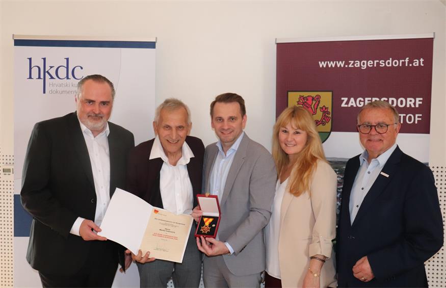 V.l.: Landeshauptmann Hans Peter Doskozill, Martin Ivancsics, Bürgermeister Ivan Grujic, Ivancsics-Nachfolgerin beim HKDC Karin Vukman-Artner und Landeshauptmann a.D. Hans Niessl.