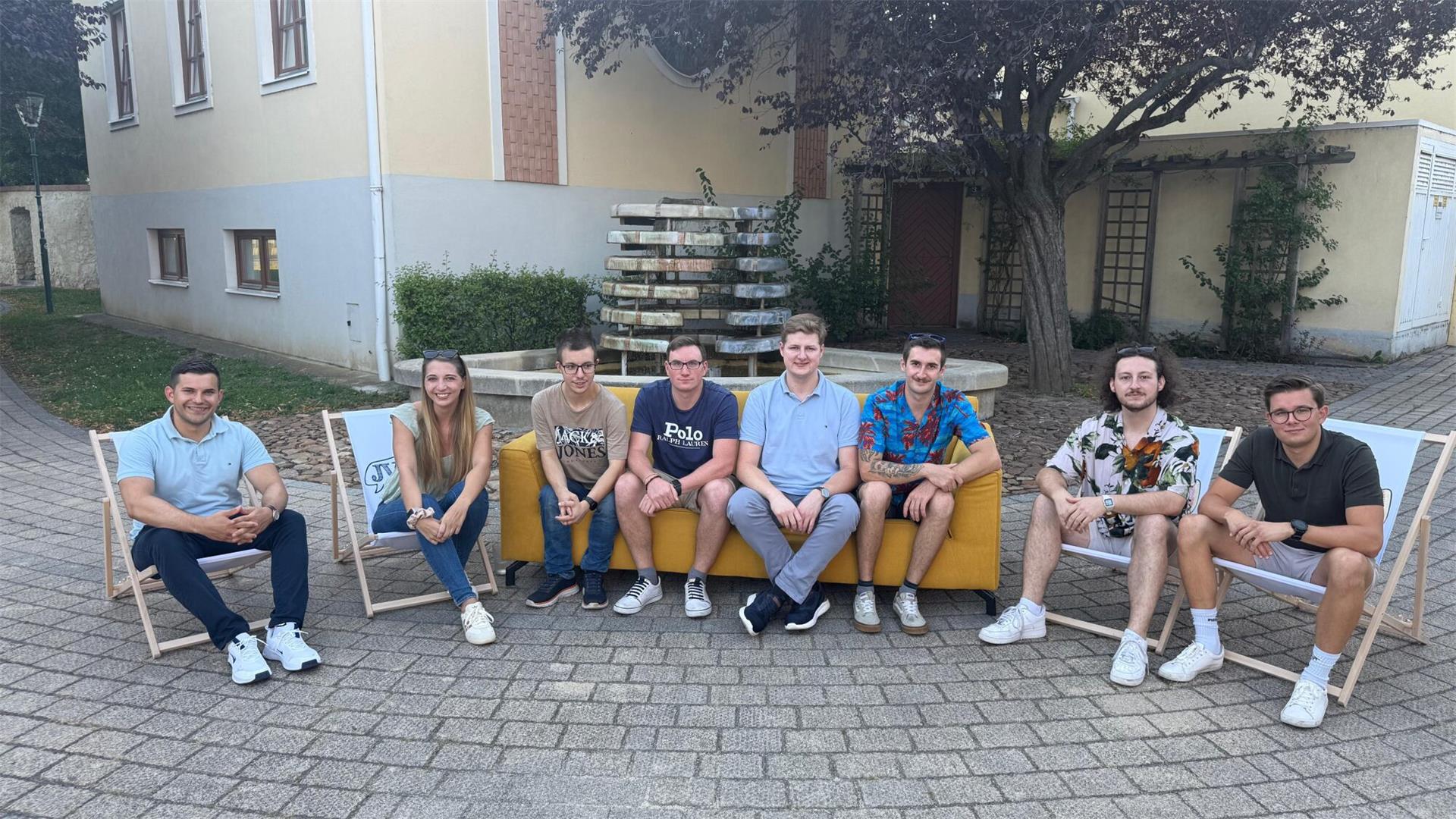 JVP Eisenstadt-Umgebung sammelt Jugend-Ideen auf gelber Couch