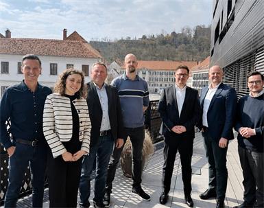 V.l.n.r.: Dr. Ullrich Saurer (Partner, hba Rechtsanwälte GmbH), Lea Kordasch (RA-Anwärterin, hba Rechtsanwälte GmbH), Gerald Ostermayer (Geschäftsführer, Wirtschaftsagentur Burgenland Beteiligungs- und Finanzierungs GmbH), Christof Salis (CTO, Vertify GmbH), Christoph Schöggler (CEO, Vertify GmbH), Philipp Schuper (COO, Invest AG), Florian Peter (Investment Director, Invest AG)
