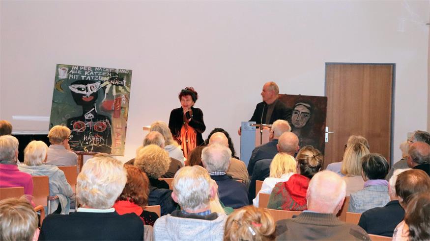 Volles Haus der Begegnung bei der Buchpräsentation.