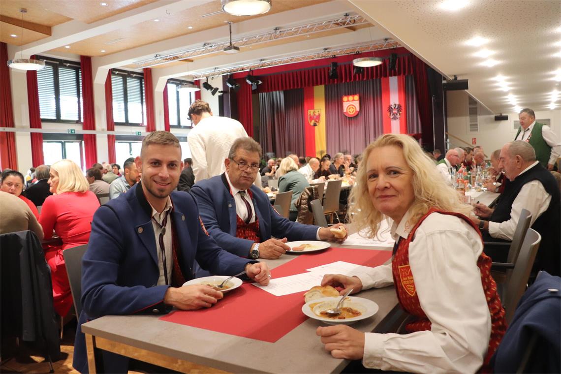 Vom Musikverein Szent Miklos: Thomas, Hans und Angelika. 
