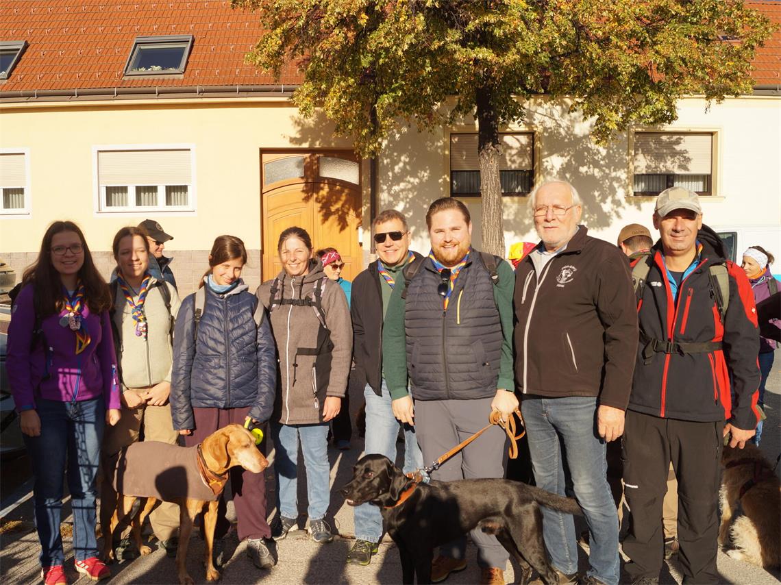 Von den „Oidn Biffü“: Emilia, Sophia, Sylvia, Karin, Seppi, Hansi, Thomas und Sa...