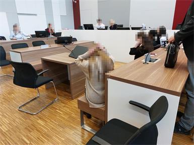 Von den vier angeklagten Frauen erhielten drei den Auftrag, an einem außergerichtlichen Tatausgleich teilzunehmen. Eine Frau wurde freigesprochen.