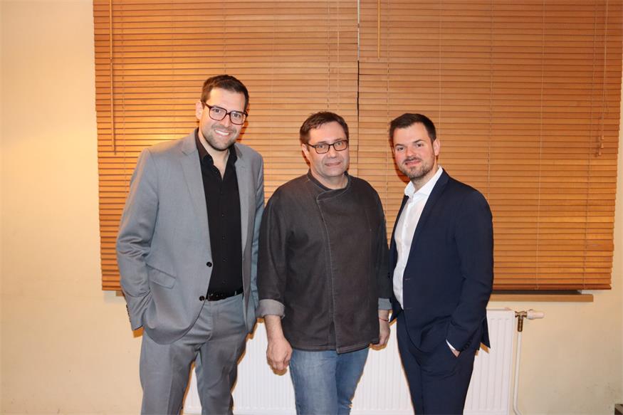 Vor dem Auftritt. Hansjjörg Hafenscher (M.) mit Florian Roehlich und David Krammer. 