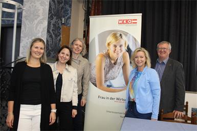 Vor dem Vortrag. Ines Kerstinger, Referentin Elisabeth Mayerhofer, EPU-Sprecherin Oberpullendorf Iris Gager, Frau in der Wirtschaft-Bezirksobfrau Petra Herz und Wirtschaftskammer-Regionalstellenleiter Freddy Fellinger. 