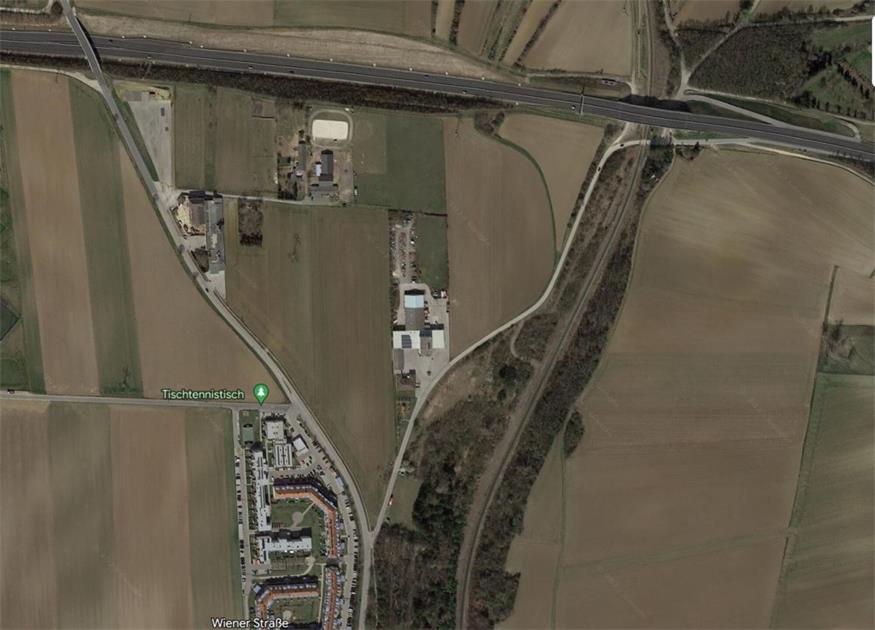 Vorne vom "Spitz" weg bis zur Einfahrt zur Fußballakademie ist das Areal für den neuen Sparmarkt vorgesehen. Oberhalb in Richtung Tischlerei Talos soll das rund 27.000 Quadratmeter große Gewerbegebiet kommen. 