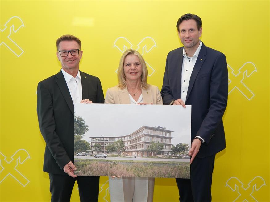Vorstandsdirektor Rudolf Suttner, Generaldirektor-Stellvertreterin Eva Fugger und Vorstandsdirektor Matthias Trost präsentierten das Konzept für den Neubau der Raiffeisenlandesbank-Zentrale.