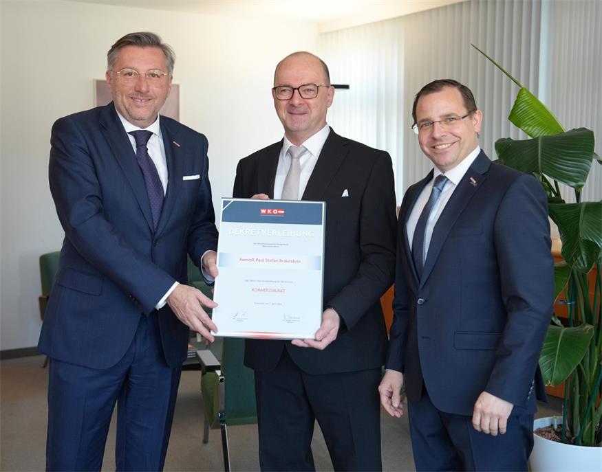 WK-Direktor Harald Schermann, Neo-Kommerzialrat Paul Braunstein und Wirtschaftskammerpräsident Mst. Andreas Wirth (v. l.)
