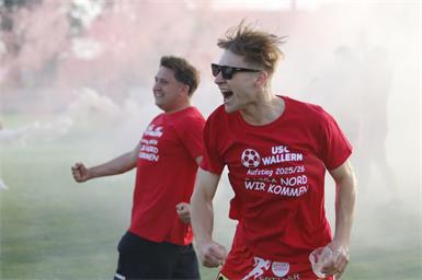 Wallerns Oliver Theiler (r.) ist der Spieler der Woche in der 2. Liga Nord.