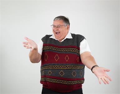 Walter Kammerhofer ist mit seinem Programm „Amoi ois“ in der KUGA Großwarasdorf zu Gast. 