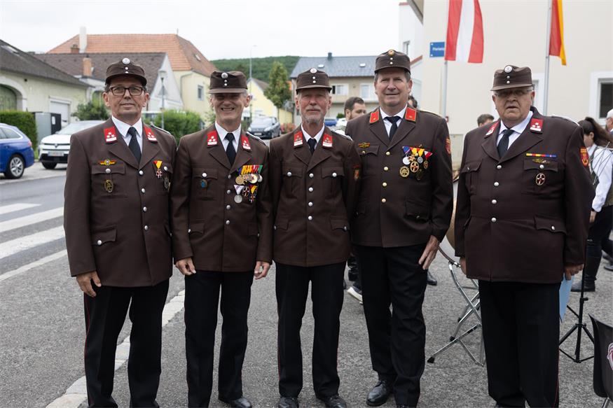 Walter Sommer, Günter Hauer, Johann Steindl, Josef Wagner und Engelbert Halbwax in voller Montur.