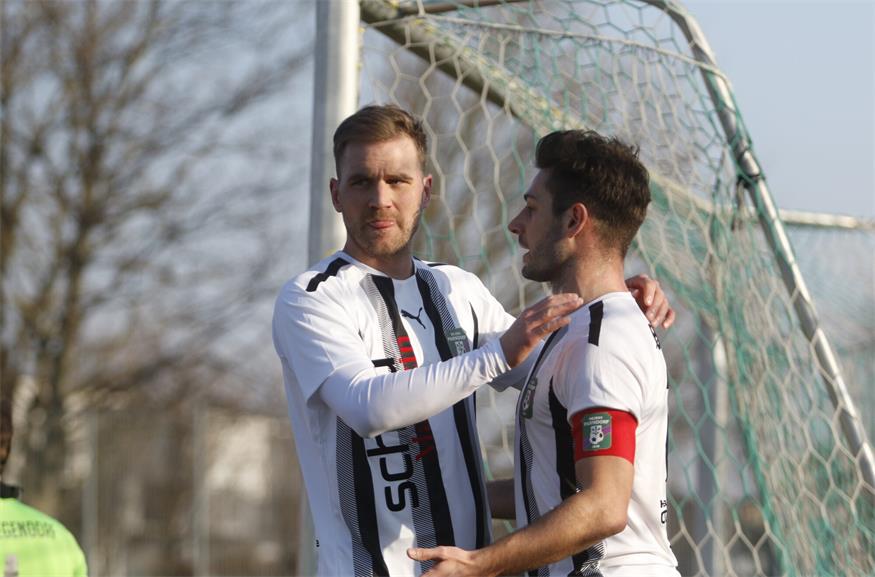 Warm geschossen. Das haben sich Lukas Grozurek und David Dornhackl vom SC/ESV Parndorf beim 4:1-Erfolg gegen Siegendorf.
